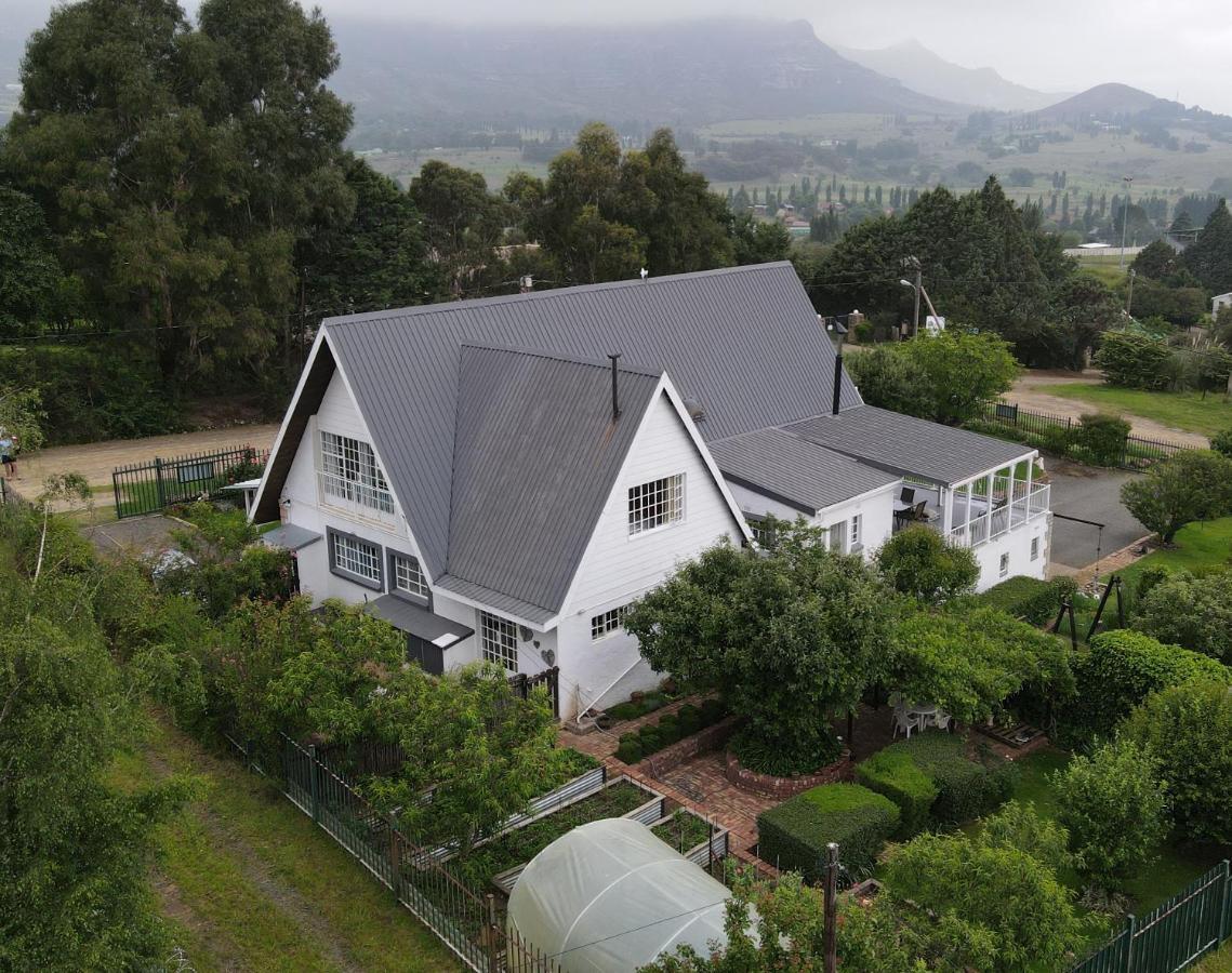 Hotel Honeysuckle Clarens Esterno foto