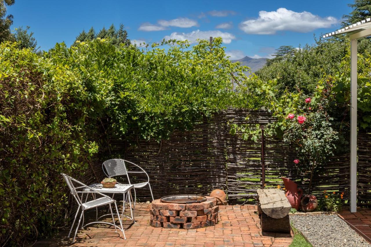 Hotel Honeysuckle Clarens Esterno foto