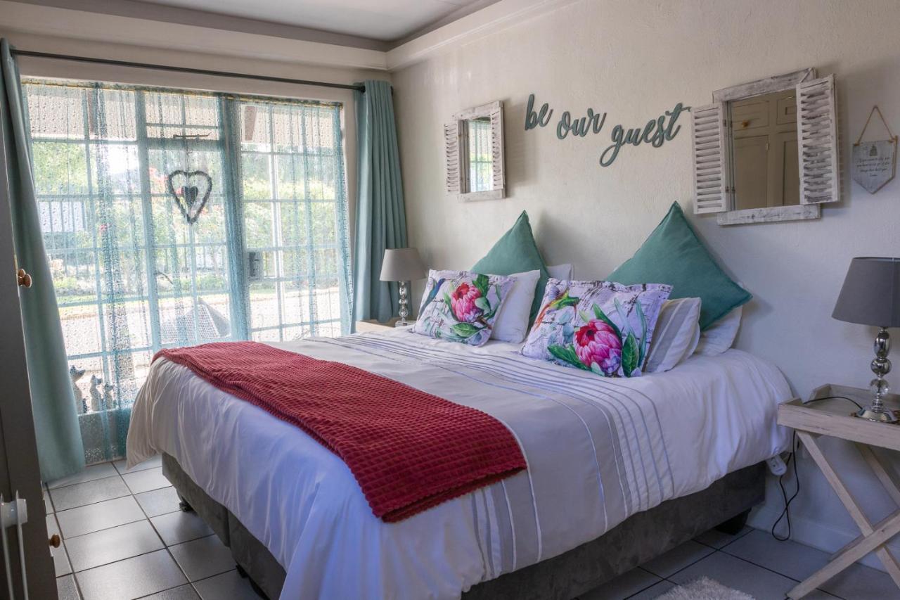 Hotel Honeysuckle Clarens Esterno foto