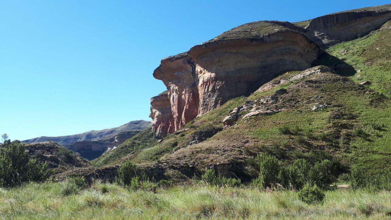 Hotel Honeysuckle Clarens Esterno foto